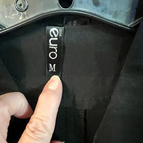 Vest with Ruffles, zip front. - Picture 4 of 5